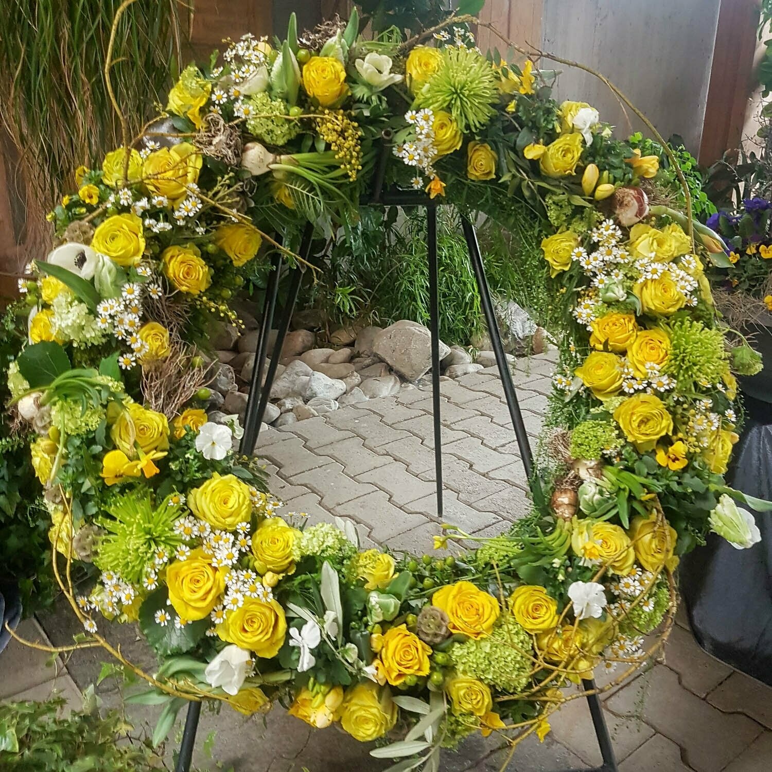 Trauer-Kranz, Blütenkranz gelb-grün, ca. 70 cm